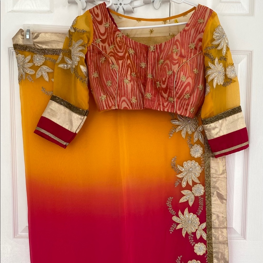 Beautiful gorgeous sari👌👌with matching choli blouse 👌👌